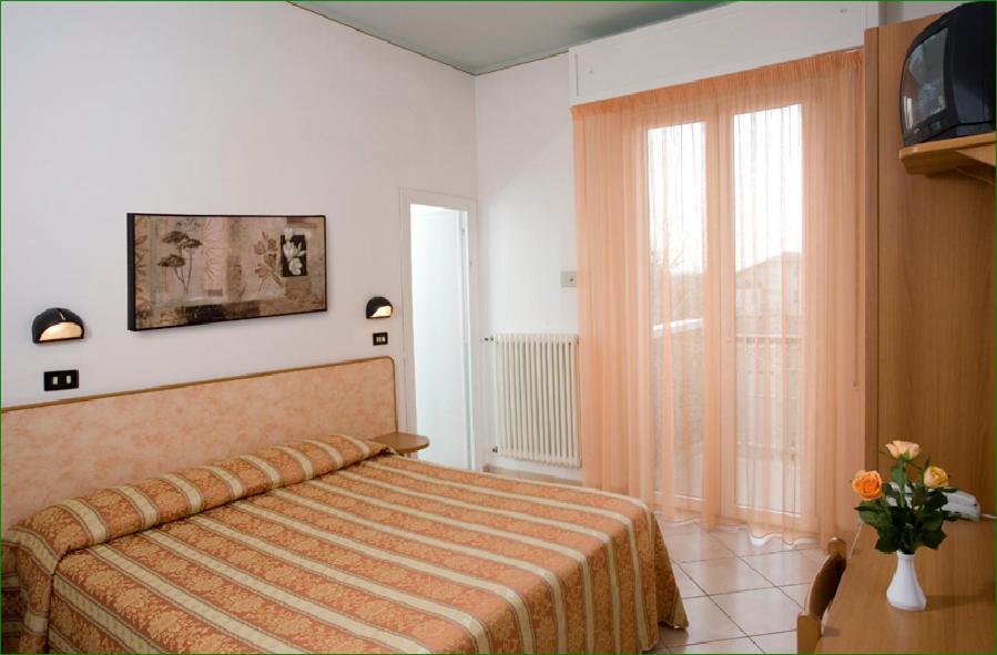 Hotel Verdemare Rimini Ngoại thất bức ảnh