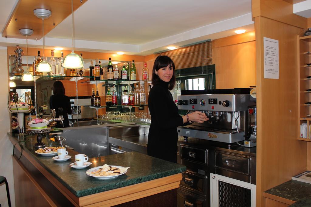 Hotel Verdemare Rimini Ngoại thất bức ảnh